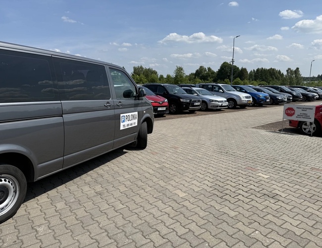 Plac parkingowy - widok ogólny