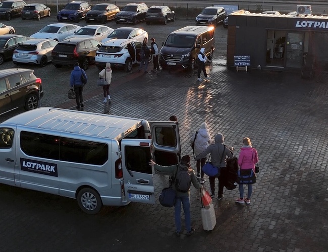 zdjęcie LotPark - Parking Lotnisko parking Okęcie