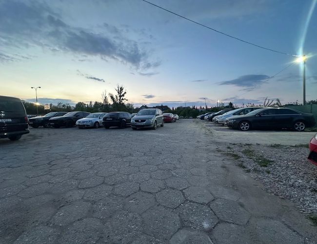 Plac parkingowy - widok ogólny