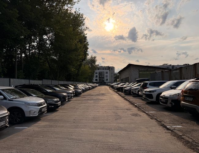 Utwardzone miejsca parkingowe