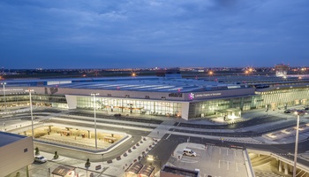 parking przy lotnisku Warszawa