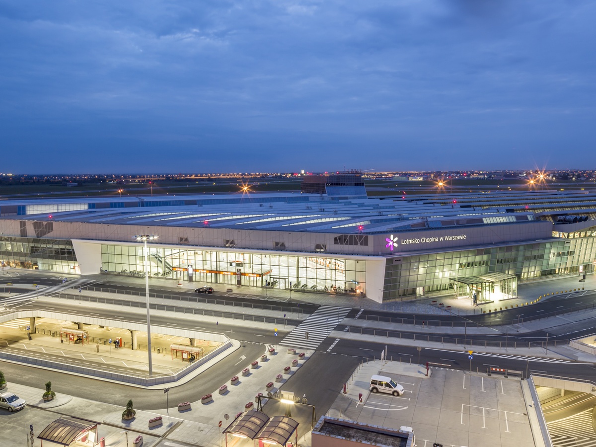 parking przy lotnisku Warszawa