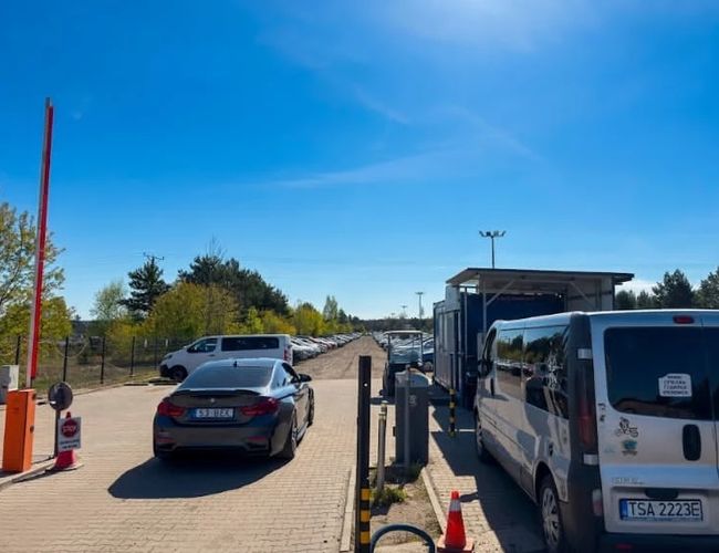 Plac parkingowy - widok ogólny