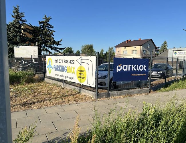 Wjazd na parking od zewnątrz