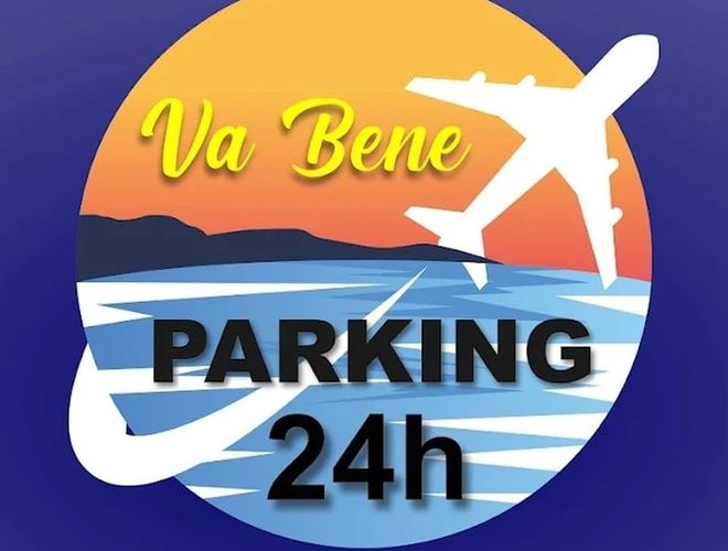 VA Bene - Logo z samolotem na tle zachodu słońca. Napis "Parking 24h" jest czytelny.