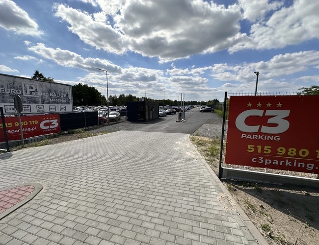 Plac parkingowy - widok ogólny