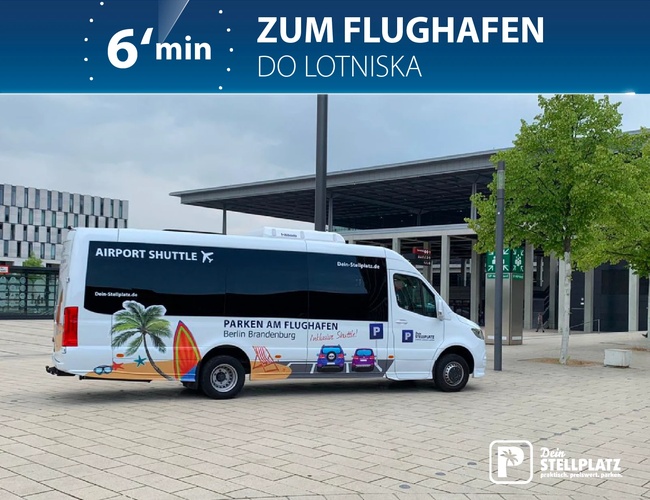 Dein Stellplatz Parking P2. Biały bus wahadłowy przed terminalem, napis „6 min zum Flughafen / do lotniska”.