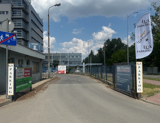 Utwardzone miejsca parkingowe