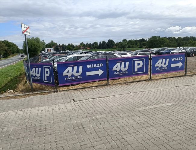 Plac parkingowy - widok ogólny