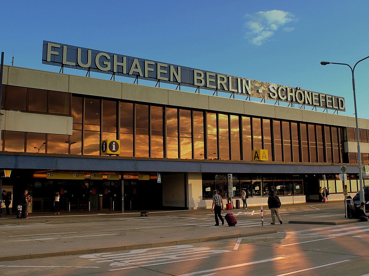 Berlin Schonefeld parking