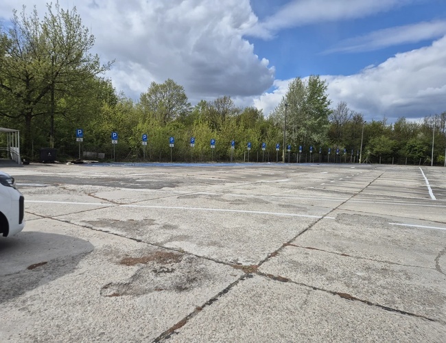 Plac parkingowy - widok ogólny