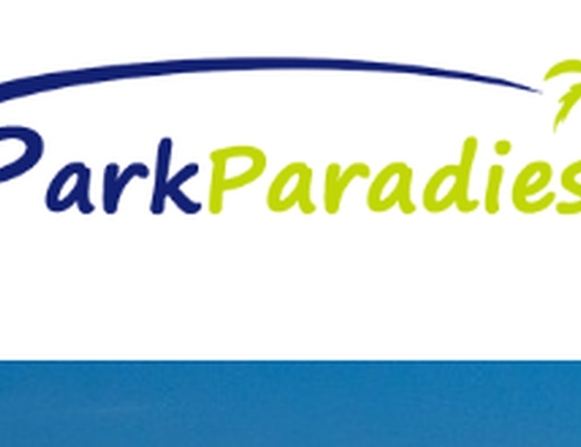 Parkovisko Parkparadies – logo s palmou a stylizovaným nápisom. Dominujú farby modrá a zelená.