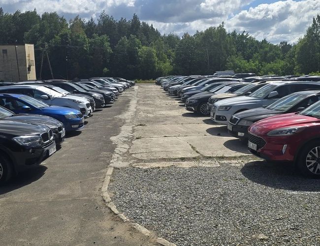 Plac parkingowy - widok ogólny