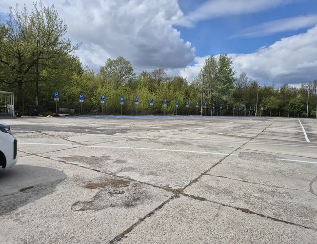Plac parkingowy - widok ogólny