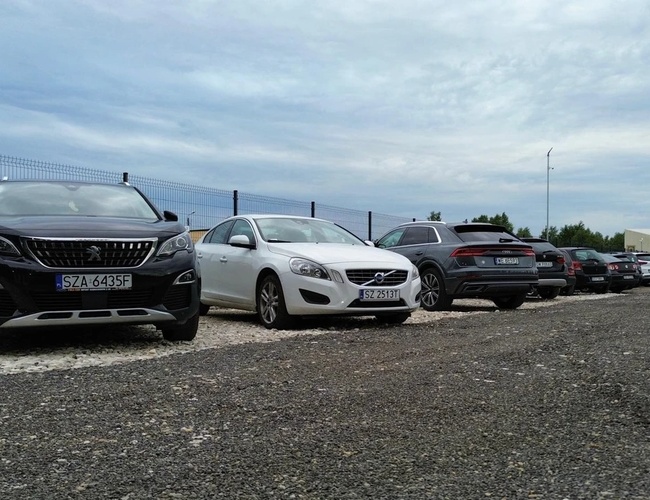 accesorios de estacionamiento en el escritorio