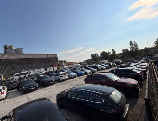 Parking od strony wjazdu