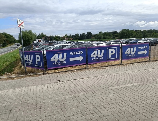 Plac parkingowy - widok ogólny