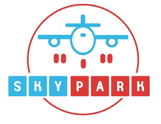 Sky Park - logotipo rojo y azul con el contorno de un avión en un círculo. Las letras se forman en el nombre Sky Park.