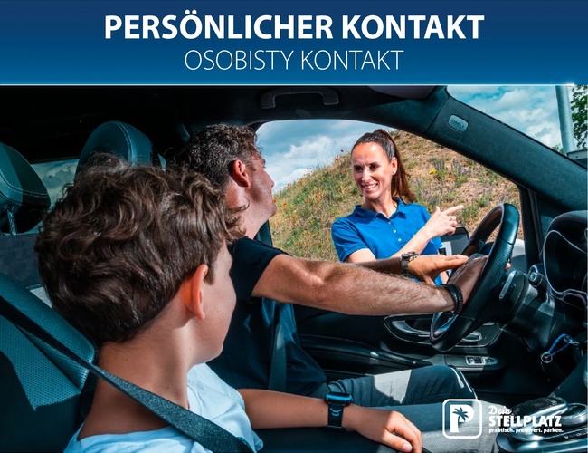 Parking Dein Stellplatz. Rozmowa pasażerów z obsługą, napis „Persönlicher Kontakt / osobisty kontakt”.