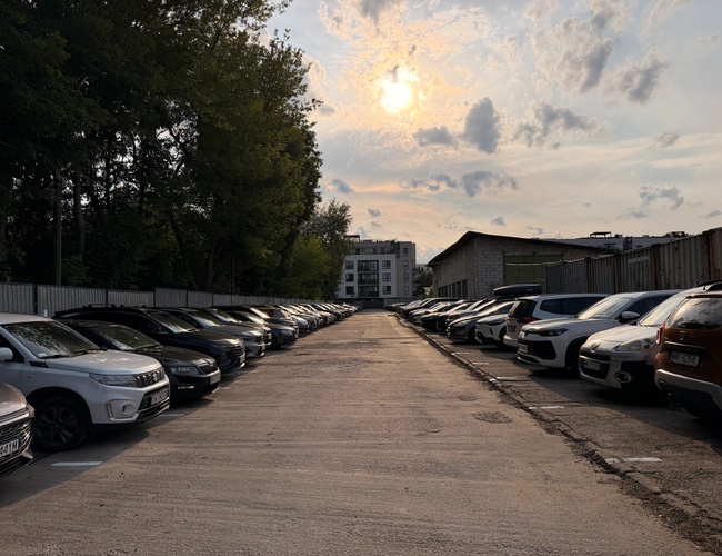Utwardzone miejsca parkingowe