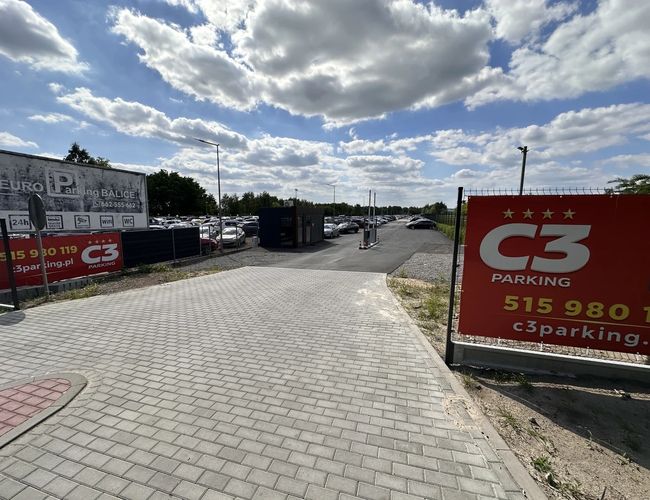 Plac parkingowy - widok ogólny